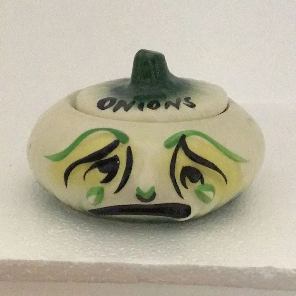 Vintage ceramic crying onion condiment canister